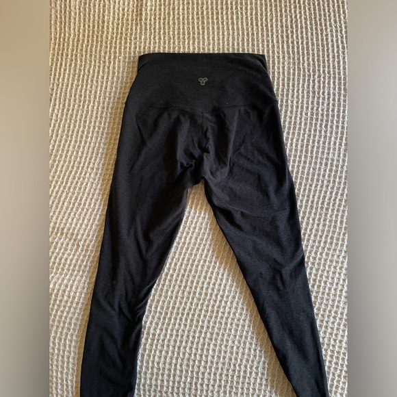 Aritzia grey leggings - Picture 9 of 9